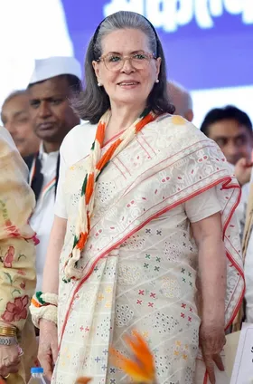 कांग्रेस नेता सोनिया गांधी को अस्पताल से मिली छुट्टी, डॉक्टरों की टीम रखेगी स्वास्थ्य पर नजर