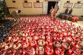 देश के हर परिवार तक एलपीजी सिलेंडर बुकिंग के चंद घंटों में घर तक हो रहा डिलीवर: हरदीप पुरी