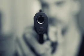 महाराष्ट्र के ठाणे में विधायक के बंगले के सामने दो गुटों के बीच फायरिंग, एक शख्स घायल