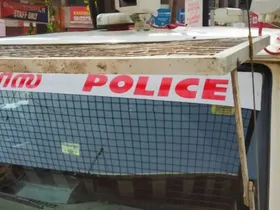 രണ്ടാം വര്‍ഷ വിദ്യാര്‍ത്ഥിയെ സംഘം ചേര്‍ന്ന് മര്‍ദ്ദിച്ച സംഭവത്തില്‍ കേസ് എടുത്ത് പൊലീസ്. മൂന്നാം വര്‍ഷ ബിരുദ വിദ്യാര്‍ത്ഥിളായ നാലുപേര്‍ക്ക് എതിരെ റാ​ഗിങ്ങിനു കേസ്