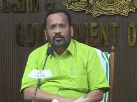 കോഴിക്കോട് കലക്ടറേറ്റിലെ ചട്ട വിരുദ്ധ തസ്തിക മാറ്റം. അന്വേഷണത്തിന് ഉത്തരവിട്ട് റവന്യൂ മന്ത്രി.അന്വേഷിച്ച് റിപ്പോർട്ട് സമർപ്പിക്കാൻ റവന്യൂ സെക്രട്ടറിക്ക് നിർദേശം നൽകി