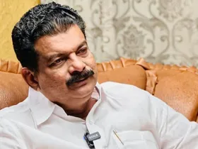 ബിജെപിയിലെ പ്രബല വിഭാഗമാണ് പിണറായിയെ മൂന്നാമതും അധികാരത്തിൽ എത്താൻ സഹായിക്കുന്നത്. ആൾ​ദൈവങ്ങൾക്കെതിരെ ശക്തമായ നിലപാടെടുത്തിരുന്ന പാ‍ർട്ടി ഇപ്പോൾ ആൾദൈവങ്ങളെ തെരഞ്ഞുനടന്ന് കെട്ടിപ്പിടിക്കുന്നു. അധികാരത്തിന് വേണ്ടി തരം താഴാവുന്ന രീതിയിലേക്ക് മുഖ്യമന്ത്രി മാറുന്നുവെന്ന് പി.വി അൻവർ