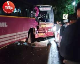 സംസ്ഥാന പാതയില്‍ ഉദുവടിയില്‍ എതിര്‍ ദിശയില്‍ വന്ന ബസുകള്‍ കൂട്ടിയിടിച്ച് അപകടം.  ഇരു ബസുകളുടെയും ഡ്രൈവര്‍മാര്‍ ഉള്‍പ്പെടെ മുപ്പതോളം പേര്‍ക്ക് പരിക്ക്