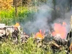 റഷ്യന്‍ വിമാനം ചൈനീസ് അതിര്‍ത്തിയില്‍ തകര്‍ന്നുവീണതായി റഷ്യ സ്ഥിരീകരിച്ചു. യാത്രയ്ക്കിടെ വിമാനത്തിന് തീപിടിച്ച് തകര്‍ന്നു വീഴുകയായിരുന്നുവെന്ന് റിപ്പേർട്ട്. 49 പേരാണ് വിമാനത്തിൽ ഉണ്ടായിരുന്നത്. ആരും രക്ഷപ്പെട്ടിട്ടില്ലെന്ന് പ്രാദേശിക മാധ്യമങ്ങളുടെ റിപ്പോർട്ട്