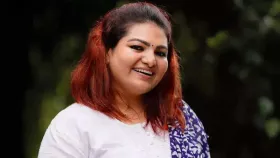 താരങ്ങളുടെ പിന്നാലെ നില്‍ക്കുകയും അവരുടെ പിന്നില്‍ ഓച്ഛാനിച്ചു നില്‍ക്കുകയും ചെയ്യേണ്ടവരല്ല നിര്‍മാതാക്കള്‍, സംഘടനയെ ഇത്രയും ഉന്മൂലനം ചെയ്ത് ഇല്ലാതാക്കിയത് ഈ നേതാക്കളാണ്; പ്രസിഡന്റ് സ്ഥാനത്തേക്ക് മത്സരിക്കുമെന്ന് സാന്ദ്ര തോമസ്