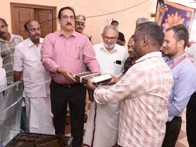 തദ്ദേശ തിരഞ്ഞെടുപ്പ് : വോട്ടിംഗ് യന്ത്രങ്ങളുടെ പ്രാഥമിക പരിശോധന ആരംഭിച്ചു