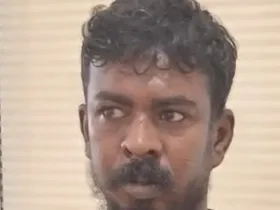 ഇരിങ്ങാലക്കുടയില്‍ റിട്ടയേഡ് അദ്ധ്യാപകന്റെ മൊബൈല്‍ ഫോണ്‍ മോഷ്ടിച്ച് യുപിഐ ഇടപാട് വഴി ഒരു ലക്ഷം രൂപ തട്ടിയെടുത്തു. പ്രതി പൊലീസ് പിടിയിൽ