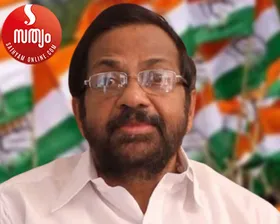 നിൽക്കണോ പോണോ എന്നറിയാതെ ഡിസിസി പ്രസിഡണ്ടുമാർ. പത്തോളം ഡിസിസികളിൽ ആകെ നടക്കുന്നത് പ്രസിഡന്റുമാരും പ്രസിഡന്റ് ആകാനുള്ളവരും തമ്മിലുള്ള ചക്കുളത്തി പോര് മാത്രം. കസേരയിലിരുന്ന് ചീഞ്ഞ തിരുവനന്തപുരത്തെ പാലോട് രവിയുടെതായി പുറത്തുവന്ന ഫോൺ സംഭാഷണം കേട്ടാൽ പിന്നെ 10 മിനിറ്റ് പോലും ആ കസേരയിലിരുത്താൻ പാടില്ലാത്തത്
