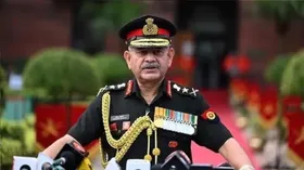 'ഒരു ഡ്രോണിനോ മിസൈലിനോ തുളച്ചുകയറാന്‍ കഴിയാത്ത ഒരു അജയ്യമായ മതില്‍ പോലെയാണ് നമ്മുടെ കരസേനാ വ്യോമ പ്രതിരോധം നിലകൊണ്ടത്‌. ഭീകരതയെ പിന്തുണയ്ക്കുന്നവരെ ഇനി വെറുതെ വിടില്ല'; പാകിസ്ഥാനെതിരെ ആഞ്ഞടിച്ച് കരസേനാ മേധാവി