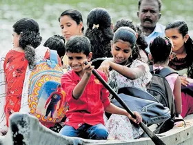 ഹൗസ്  ബോട്ടുകൾക്കും  മോട്ടോർ ബോട്ടുകൾക്കും നിയന്ത്രണം