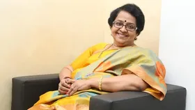 അമ്മയുടെ തെരഞ്ഞെടുപ്പില്‍ ആരോപണ വിധേയര്‍ മത്സരിക്കുന്നത് ശരിയല്ല, മോഹന്‍ലാല്‍ എന്തിനാണ് ഈ കുരിശെടുത്ത് തലയില്‍ വച്ചതെന്ന് എനിക്ക് തോന്നിയിട്ടുണ്ട്: മല്ലിക സുകുമാരന്‍