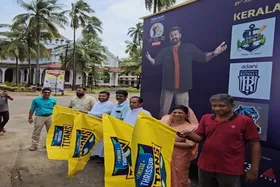 കെസിഎല്‍ ആവേശത്തില്‍ തൃശൂര്‍; ട്രോഫി ടൂര്‍ പര്യടന വാഹനത്തിന് ഉജ്ജ്വല സ്വീകരണം