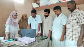 തദ്ദേശ തെരഞ്ഞെടുപ്പ്: പാലക്കാട് 32 -ാം വാര്‍ഡ് ജനസേവന കേന്ദ്രത്തില്‍ വോട്ടു ചേർക്കൽ ഹെൽപ്പ് ഡെസ്ക് ആരംഭിച്ചു