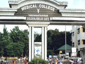 കോട്ടയം, തിരുവനന്തപുരം മെ‍ഡിക്കൽ കോളേജുകളിലെ സിസ്റ്റം തകരാറിൽ കടുത്ത വിമർശനമേറ്റ ആരോഗ്യവകുപ്പ് ജനങ്ങളെ ക്യൂ നിർത്താതെ ചികിത്സയ്ക്ക് സൗകര്യമൊരുക്കുന്നു.  800 ആശുപത്രികളിൽ ഇ-ഹെൽത്ത് സംവിധാനം ഒരുക്കി. ഇ-ഹെൽത്തിൽ രജിസ്റ്റർ ചെയ്തത് 2.62കോടിയിലേറെ ജനങ്ങൾ. ഡോക്ടറെ കാണാൻ മുൻകൂട്ടി ബുക്ക് ചെയ്യുന്നതിലൂടെ ആശുപത്രികളിലെ തിരക്ക് കുറയും. ഇനി വേണ്ടത് ആശുപത്രികളിൽ കൂടുതൽ മരുന്നും അടിസ്ഥാന സൗകര്യങ്ങളും