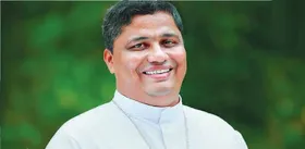 ആർച്ച് ബിഷപ്പ് പാംപ്ലാനിക്കെതിരെ ഹിന്ദു ഐക്യവേദിയുടെ വിമർശനവും താക്കീതും. മതപരിവർത്തന നിരോധന നിയമം പിൻവലിക്കണമെന്ന പാംപ്ലാനിയുടെ ആവശ്യം അതിമോഹം. താക്കീതും വിമർശനവും ഉന്നയിച്ചിരിക്കുന്നത് ഹിന്ദു ഐക്യവേദി സംസ്ഥാന അദ്ധ്യക്ഷൻ ആർ.വി ബാബു. ഫെയ്‌സ്ബുക്ക് കുറിപ്പിൽ പാംപ്ലാനിക്കെതിരെ അധിക്ഷേപ വർഷം