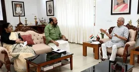 സമവായത്തിനെത്തിയ മന്ത്രിമാരെ നിർത്തിപ്പൊരിച്ച് ഗവർണർ. സുപ്രീംകോടതി ഉത്തരവ് തനിക്ക് എതിരാണെന്ന് സർക്കാർ പ്രചരിപ്പിച്ചു. നിയമോപദേശം വാങ്ങിയ ശേഷമാണ് താൻ വി.സിമാരെ നിയമിച്ചത്. ഇക്കാര്യത്തിൽ ഒരു പുനപരിശോധനയുമില്ല. സ്ഥിരം വി.സിമാരെ നിയമിക്കാൻ തടസം സർക്കാർ. എട്ട് വി.സി നിയമനത്തിന് സ്റ്റേ വാങ്ങിയത് സർക്കാർ. അനുനയത്തിന്റെ ഭാഷ വെടിഞ്ഞ് മന്ത്രിമാരോട് കടുപ്പിച്ച് ഗവർണർ. സ‌ർക്കാർ- ഗവർണർ പോര് ഇനിയും കടുക്കും