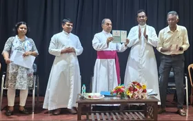 ജസോളയിലെ ഔവർ ലേഡി ഓഫ് ഫാത്തിമ ഫൊറോന പള്ളിയിൽ സംഘടിപ്പിച്ച 'എലൈവ് - എ ഡേ വിത്ത് ദി ആർച്ച്ബിഷപ്പ്' പരിപാടിയില്‍ ആർച്ച് ബിഷപ്പ് കുര്യാക്കോസ് ഭരണികുളങ്ങര പുതിയ മതബോധന സർട്ടിഫിക്കറ്റ് പ്രകാശനം ചെയ്തു
