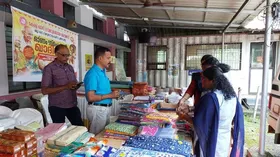 പത്തനംതിട്ട ജില്ലാ ഖാദി ഗ്രാമ വ്യവസായത്തിന്റെ ആഭിമുഖ്യത്തില്‍ കളക്ടറേറ്റില്‍ ഓണം ഖാദിമേള സംഘടിപ്പിച്ചു