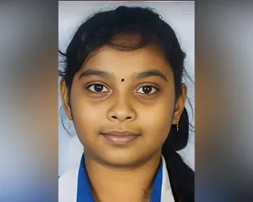 പാലാ മുണ്ടാങ്കലിൽ കാറിടിച്ചു ഗുരുതരമായി പരുക്കേറ്റ ആറാം ക്ലാസുകാരി അന്നമോൾ മരിച്ചു. അപകടത്തിൽ മരിച്ചവരുടെ എണ്ണം മൂന്നായി. അപകടത്തിൽ അന്നമോളുടെ അമ്മയും മറ്റൊരു സ്കൂട്ടർ യാത്രികയും സംഭവസ്ഥലത്ത് വെച്ച് തന്നെ മരിച്ചിരുന്നു