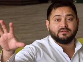 'ബിഹാർ ഉപമുഖ്യമന്ത്രിക്ക് ഇരട്ട വോട്ട്'. ബിഹാർ ഉപമുഖ്യമന്ത്രി വിജയ് കുമാർ സിൻഹയുടെ ഇരട്ട വോട്ടുകൾ തെളിവുകൾ സഹിതം പുറത്ത്. വോട്ടർപട്ടികയിലെ ക്രമക്കേട് ഉയർത്തിക്കാട്ടി തേജസ്വി യാദവ്