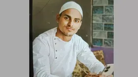 പ്ലയർ ഉപയോഗിച്ച് പല്ലുകൾ പറിച്ചെടുത്തു, ഇരുമ്പ് ദണ്ഡുകൾ കൊണ്ട് കാലിൽ അടിച്ചു... നിർബന്ധിത ലൈംഗിക ബന്ധത്തിലും ബ്ലാക്ക് മെയിലിംഗിലും മനംനൊന്ത് ദമ്പതികൾ യുവാവിനെ കൊലപ്പെടുത്തി