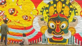 പത്തനംതിട്ട ജില്ലയുടെ പൈതൃകം വിളിച്ചോതി കളക്ടറേറ്റ് മതിലിൽ പടയണി