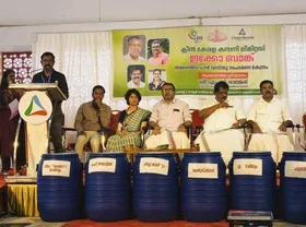 ക്ലീൻ കേരള കമ്പനിയുടെ ഇക്കോ ബാങ്ക് സംരഭത്തിന് തുടക്കമായി. കേരളത്തിൽ 14 ജില്ലയിലും ഒന്നു വീതം ആദ്യഘട്ടത്തിൽ ആരംഭിക്കും