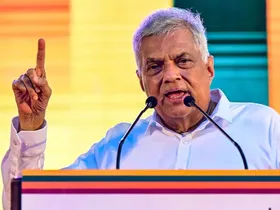 സർക്കാർ പണം ദുരുപയോഗം ചെയ്‌തെന്ന കേസ്. മുൻ ശ്രീലങ്കൻ പ്രസിഡന്റ് റനിൽ വിക്രമസിംഗെയ്ക്ക് ജാമ്യം. നിലവിൽ ആശുപത്രിയിൽ ചികിത്സയിലുള്ള വിക്രമസിംഗെ സൂമിലൂടെയാണ് ഹാജരായത്