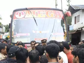 പേരാമ്പ്രയില്‍ സ്വകാര്യ ബസ്സിടിച്ച് വിദ്യാര്‍ത്ഥി മരിച്ച സംഭവം. ബസിന്റെ പെര്‍മിറ്റ് മൂന്നു മാസത്തേക്ക് റദ്ദ് ചെയ്യാന്‍ ഉത്തരവിട്ട് കലക്ടര്‍