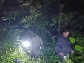 ഫ്ലാഷ്ലൈറ്റ് തെളിച്ചത് രക്ഷയായി. കല്ലന്‍പാറയില്‍ കുടുങ്ങിയ വിദ്യാര്‍ഥികളെ തിരിച്ചിറക്കി