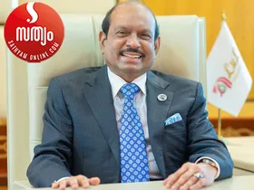 പരിധിയില്ലാതെ സ്വപ്നങ്ങളുമായി ബോംബെയിൽ നിന്ന് ദുബായിലേക്ക് കപ്പൽ കയറിയ യൂസഫലി യുഎഇയിലെ ഏറ്റവും സ്വാധീനമുള്ള പ്രവാസികളിൽ ഒന്നാമൻ. ബിസിനസിനും അപ്പുറത്തെ മനുഷ്യസ്നേഹവും സാമൂഹ്യ സേവനവും യൂസഫലിക്ക് സ്വന്തം. ഗൾഫിൽ സൂപ്പർമാർക്കറ്റ് സംസ്കാരം തുടങ്ങിയ യൂസഫിക്ക് ഇന്ന് 45ലേറെ രാജ്യങ്ങളിൽ സാന്നിദ്ധ്യം. മറ്റാർക്കും എത്തിപ്പിടിക്കാനാത്ത ഉയരത്തിൽ യൂസഫലി തിളങ്ങുമ്പോൾ