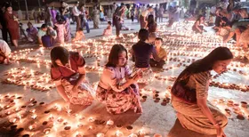മ്യാന്മറിൽ ബുദ്ധിസ്റ്റുകളുടെ ഉത്സവത്തിനിടെ സൈന്യത്തിന്‍റെ ബോംബാക്രമണം; കുട്ടികളടക്കം 40 പേർക്ക് ദാരുണാന്ത്യം
