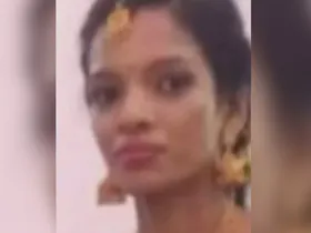 ക്രെയിൻ സ്കൂട്ടറിലിടിച്ച് അധ്യാപിക മരിച്ചു. ഒപ്പം സഞ്ചരിച്ച യുവതിക്ക് പരിക്കേറ്റു