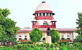 രാഷ്ട്രപതിയുടെ റഫറന്‍സ്.വിശദമായ വാദം കേള്‍ക്കാന്‍ സുപ്രീംകോടതി. രാഷ്ട്രപതിയുടേയും ഗവര്‍ണര്‍മാരുടേയും അധികാരം സംബന്ധിച്ച സുപ്രധാന വിഷയത്തിലാണ് സുപ്രീംകോടതി വിശദമായ വാദം.റഫറന്‍സ് നിലനില്‍ക്കുന്നതല്ലെന്ന് കേരളം