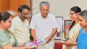 കോളിളക്കമുണ്ടാക്കിയ ജസ്റ്റിസ് ഹേമാ കമ്മിറ്റി റിപ്പോർട്ട് കടലാസു പുലിയായി. പ്രമുഖ നടന്മാർക്കെതിരെ അടക്കം ഗുരുതര ലൈംഗിക പരാമർശമുള്ള റിപ്പോർട്ടിൽ ഇനി കേസും അറസ്റ്റുമില്ല. സിനിമയിലെ സ്ത്രീകളുടെ രക്ഷയ്ക്കായി കൊണ്ടുവന്ന കമ്മിറ്റിയെ കെട്ടുകെട്ടിച്ചതും സിനിമയിലെ സ്ത്രീകൾ. സുപ്രീംകോടതിയിൽ പോയത് പ്രമുഖ നടി. 35കേസുകളും എഴുതിത്തള്ളുന്നതോടെ ഹേമാകമ്മിറ്റിയിലെ നിയമനടപടികളെല്ലാം തീരുന്നു. സിനിമയിലെ പീഡകന്മാർക്ക് ഇനിയും വിലസാം