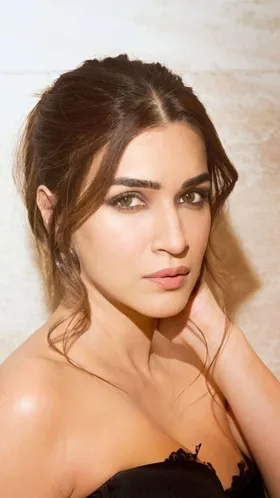 11 साल के करियर में Kriti Sanon ने बॉलीवुड से कितनी दौलत कमाई?