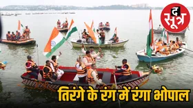 CM मोहन यादव ने गाया देशभक्ति गीत, बोट क्लब पर तिरंगा नौका यात्रा में हुए शामिल, देखें तस्वीरें