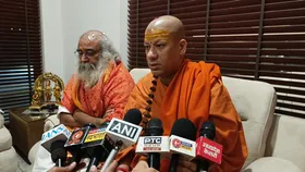 MahaKumbh- अखिलेश यादव के बयान पर क्या बोले महामंडलेश्वर