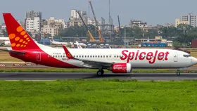 बीच आसमान में निकल गया SpiceJet खिड़की का फ्रेम, कंपनी बोली सब ठीक है