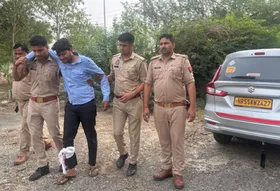 ग्रेटर नोएडा : 25 हजार के इनामी बदमाश को पुलिस ने एनकाउंटर में किया गिरफ्तार