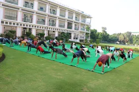 जीआरएम स्कूल में अंतर्राष्ट्रीय योग दिवस: शिक्षकों ने लिया 'स्वास्थ्य सर्वोपरि' का संकल्प
