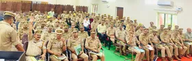 शाहजहांपुर पुलिस की मासिक बैठक में कानून-व्यवस्था को लेकर मंथन