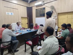 बिजली व्यवस्था पर डीएम सख्त, गोविन्दगंज के जेई से जवाब मांगा