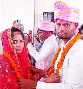 Shahjahanpur News:जलालाबाद में मुख्यमंत्री सामूहिक विवाह योजना के तहत 98 जोड़ों ने रचाई शादी, सात का हुआ निकाह