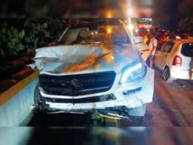 Moradabad: डिवाइडर से टकराकर पलटी कार, आईएफटीएम के छात्र की मौत