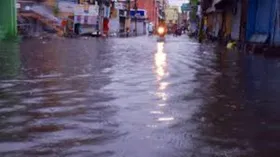 Moradabad: मानसून की पहली बारिश ने खोली स्मार्ट सिटी की हकीकत, मुरादाबाद की सड़कें बनीं जलसमंदर