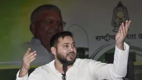 लोकतंत्र को खत्म करने की साजिश का आरोप, तेजस्वी यादव चुनाव आयोग के साथ भाजपा को ऐसे घेरा