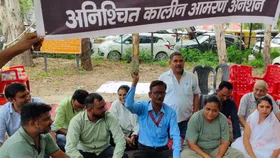 Protest : पत्रकार का आमरण अनशन दूसरे दिन भी जारी, समर्थन में जुटे संगठन