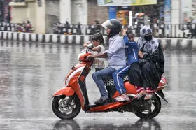 Weather Forcaste: उत्तर भारत पर छाया मानसून, बारिश और तेज हवाएं चलेंगी, उमस भरी गर्मी सताएगी