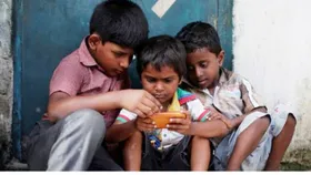Health : अगर आपका बच्चा मोबाइल ज़्यादा देखता है तब हो जाइए सतर्क